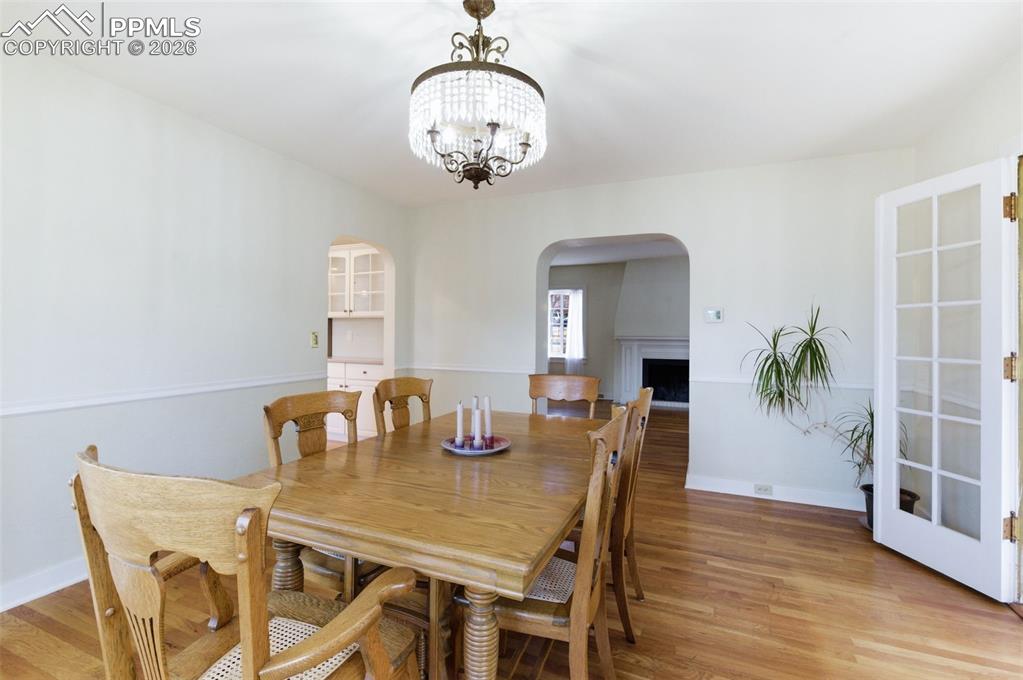 Image 8 of 35: Dining Area