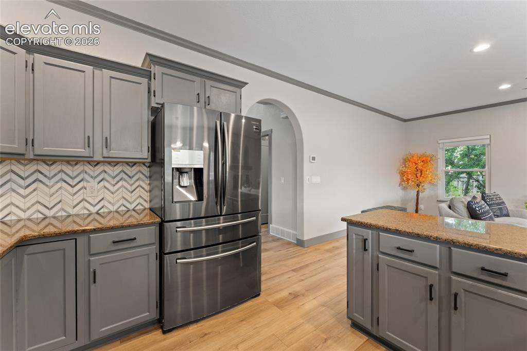 Image 10 of 49: Kitchen