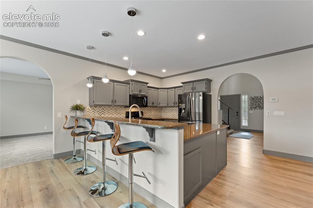 Image 14 of 49: Kitchen