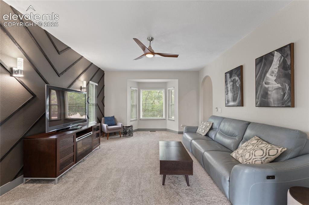 Image 18 of 49: Living Room