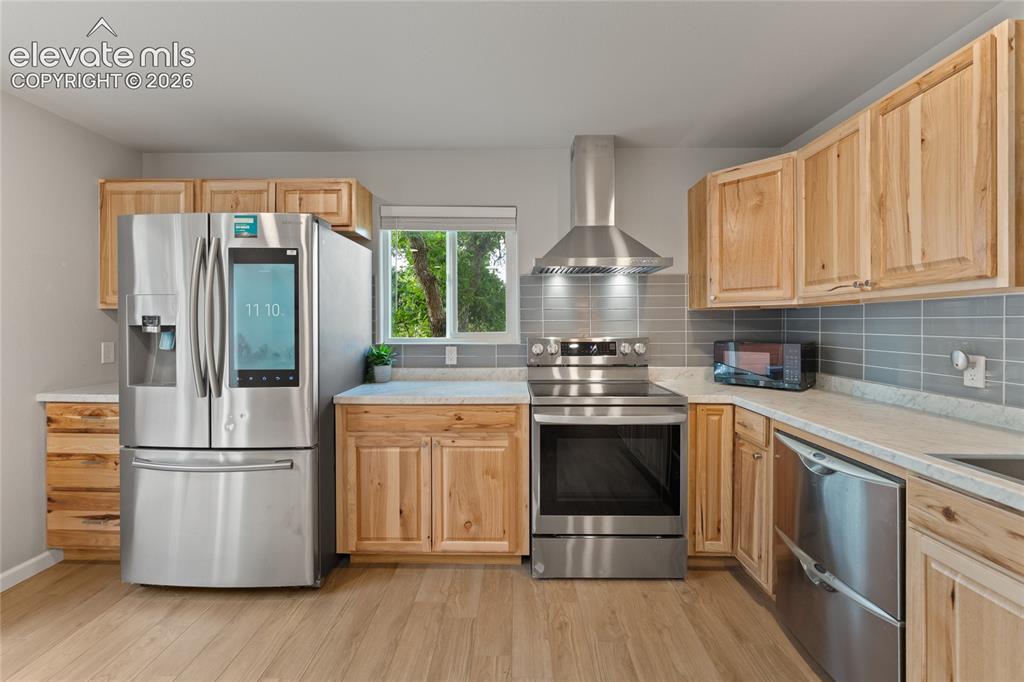 Image 43 of 49: Kitchen