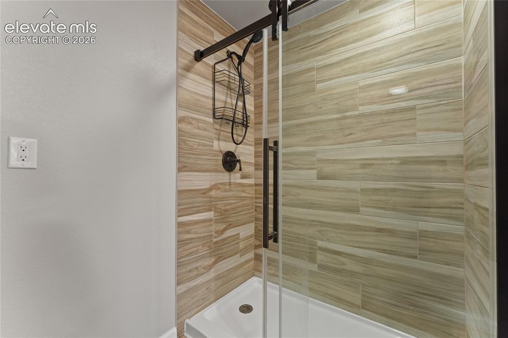 Image 45 of 49: Bathroom