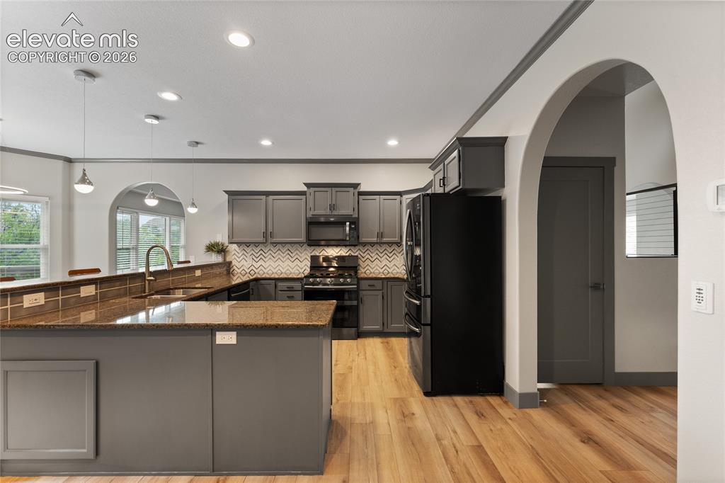 Image 7 of 49: Kitchen