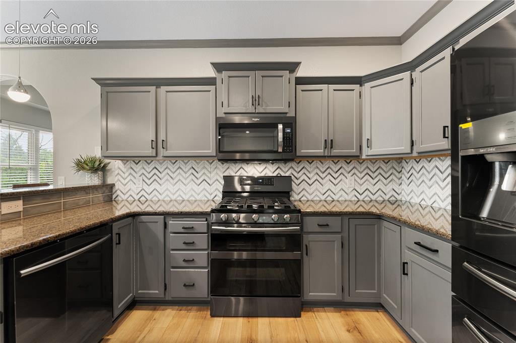 Image 8 of 49: Kitchen
