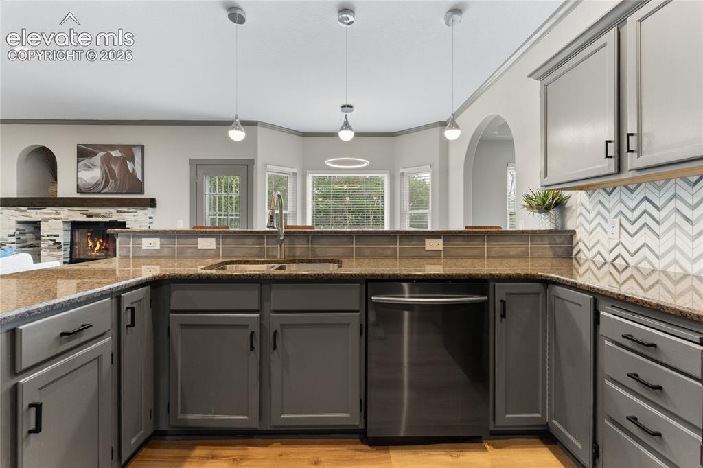 Image 9 of 49: Kitchen