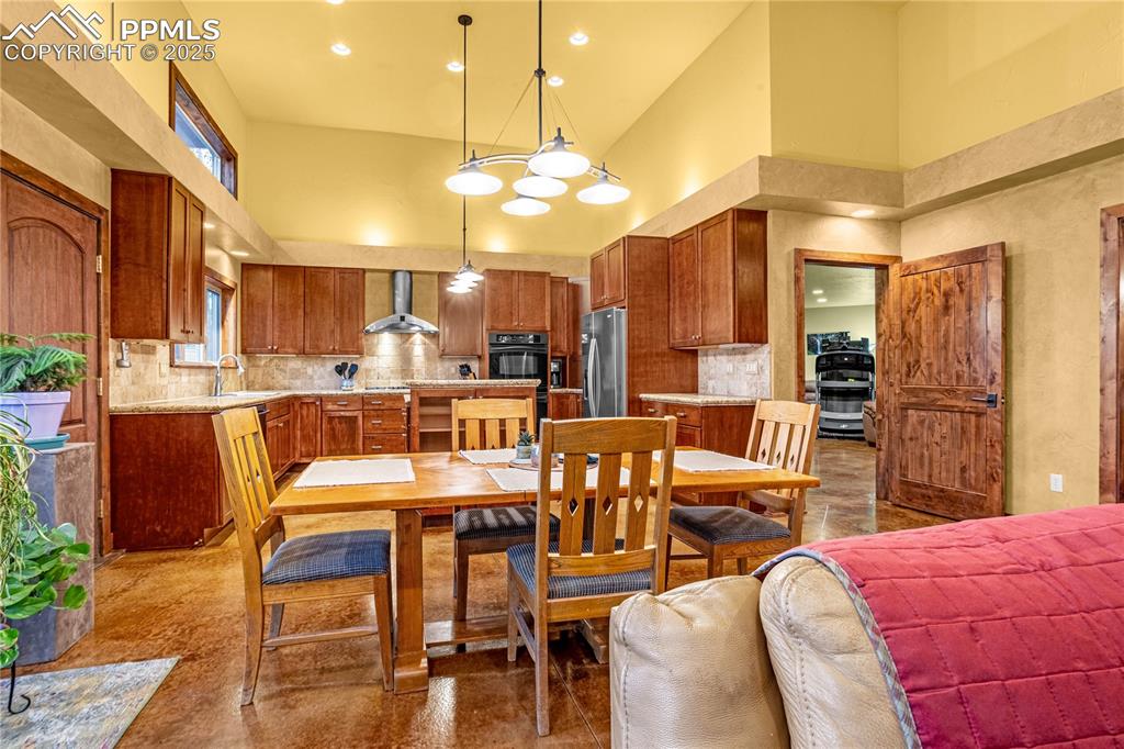 Image 10 of 43: Kitchen