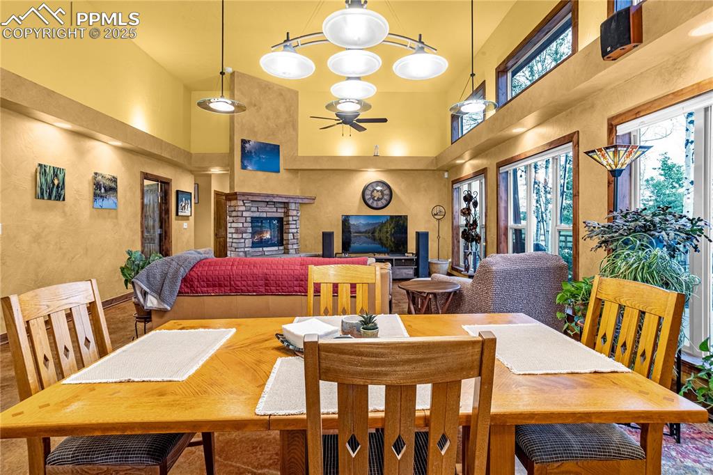 Image 12 of 43: Dining Area