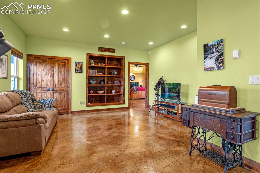 Image 21 of 43: Family Room