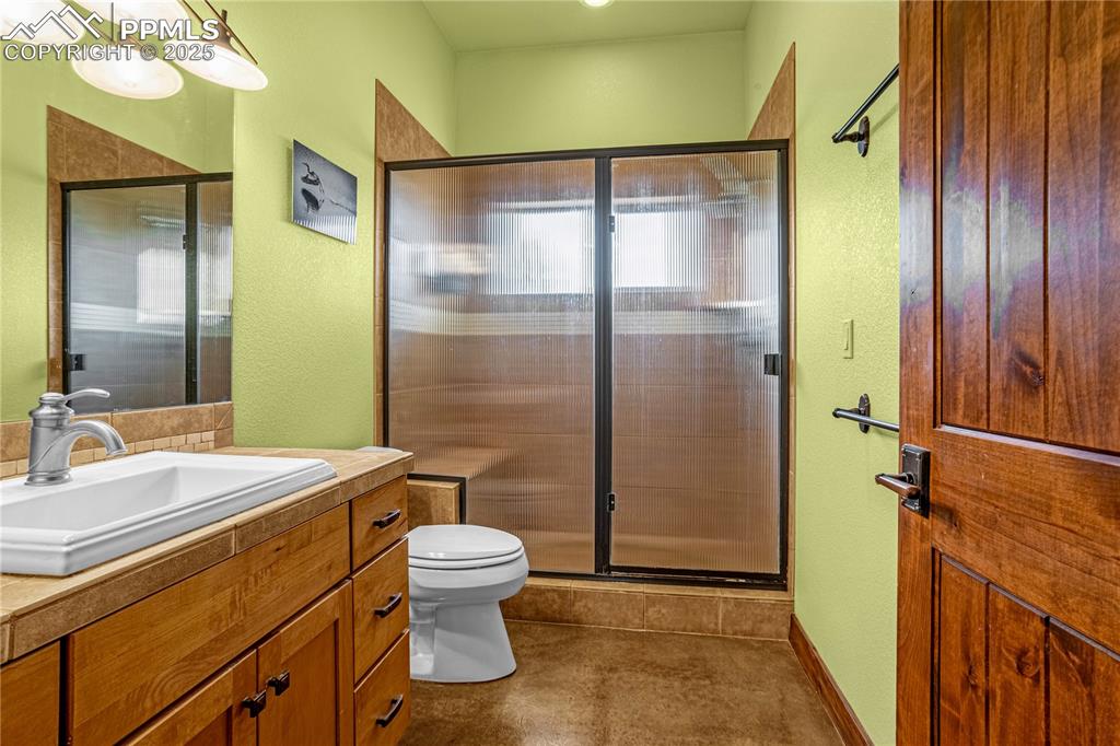 Image 24 of 43: Bathroom