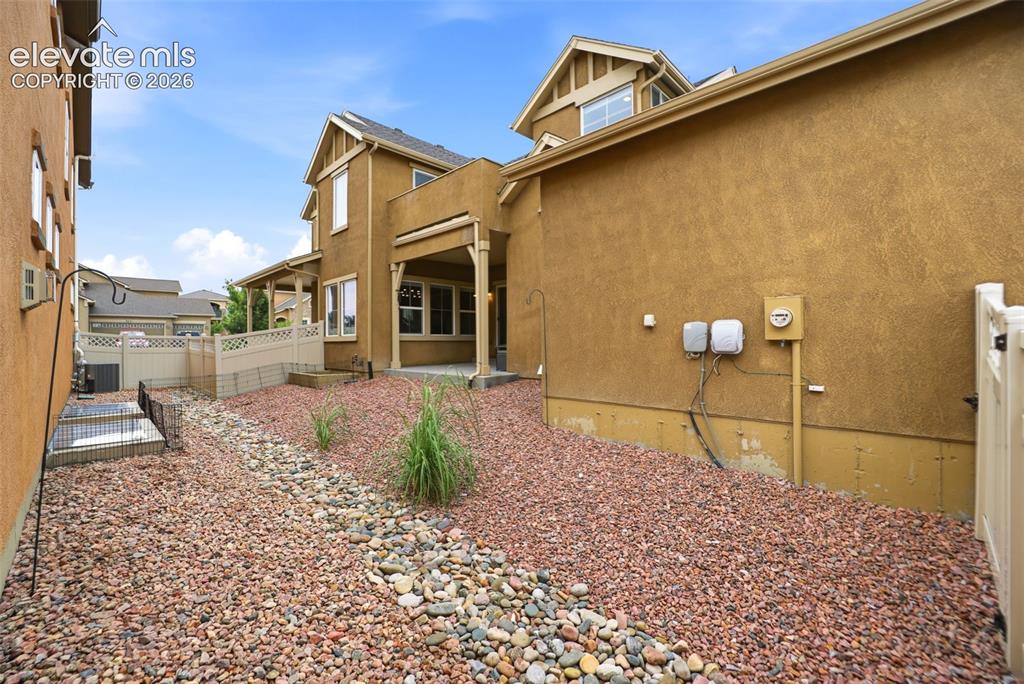 Image 18 of 48: Side yard
