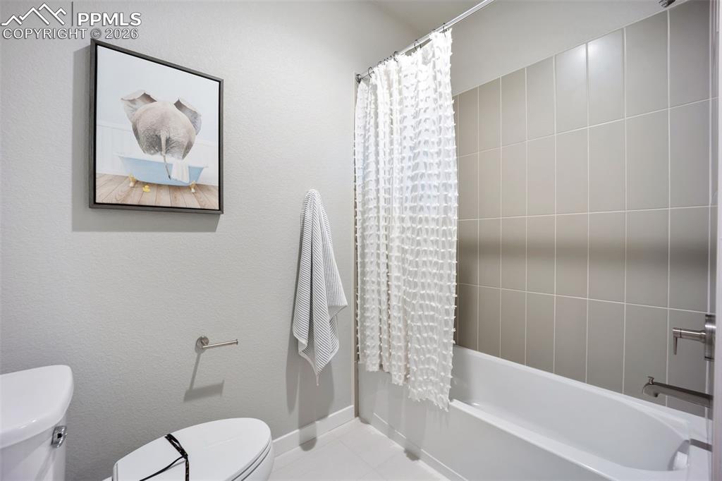 Image 25 of 49: Bathroom