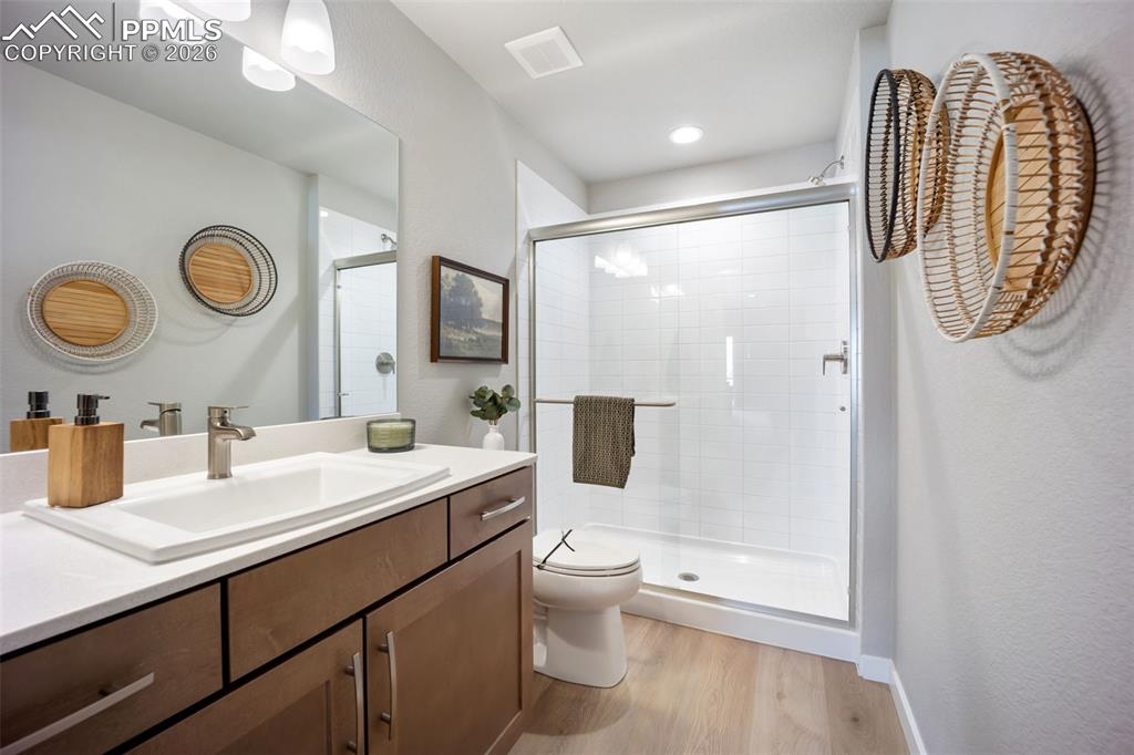 Image 28 of 49: Bathroom