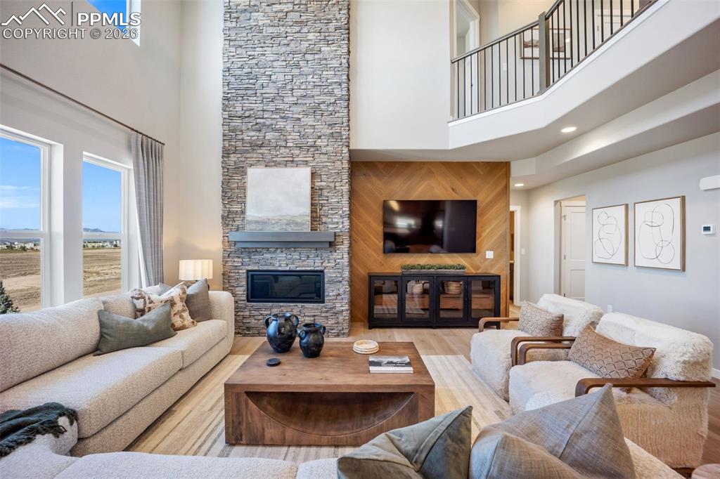 Image 37 of 49: Living Room