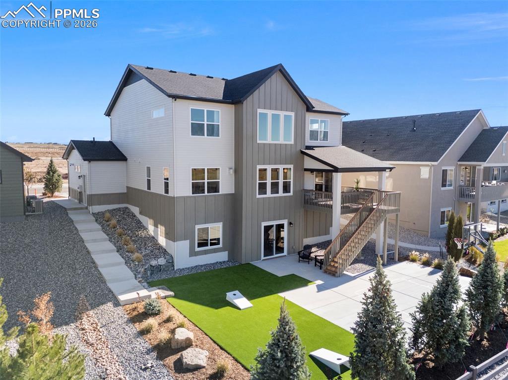 Image 49 of 49: Back of Structure