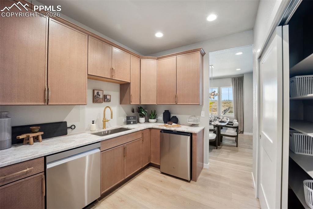 Image 8 of 49: Kitchen