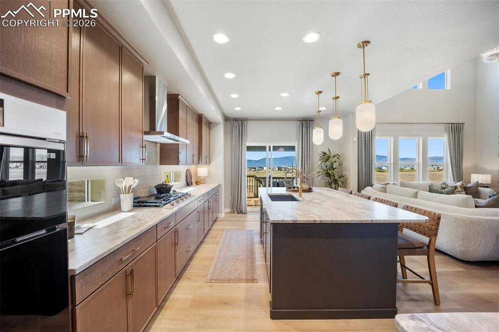 Image 9 of 49: Kitchen