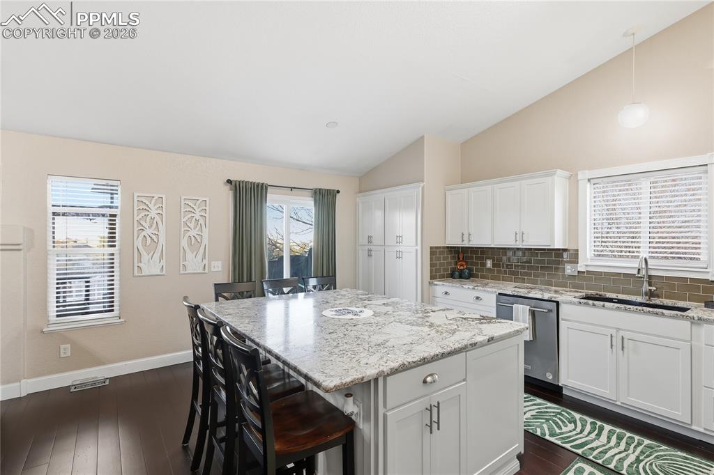 Image 11 of 36: Kitchen