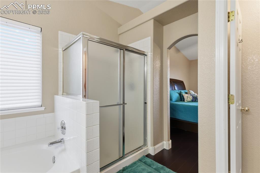 Image 20 of 36: Bathroom