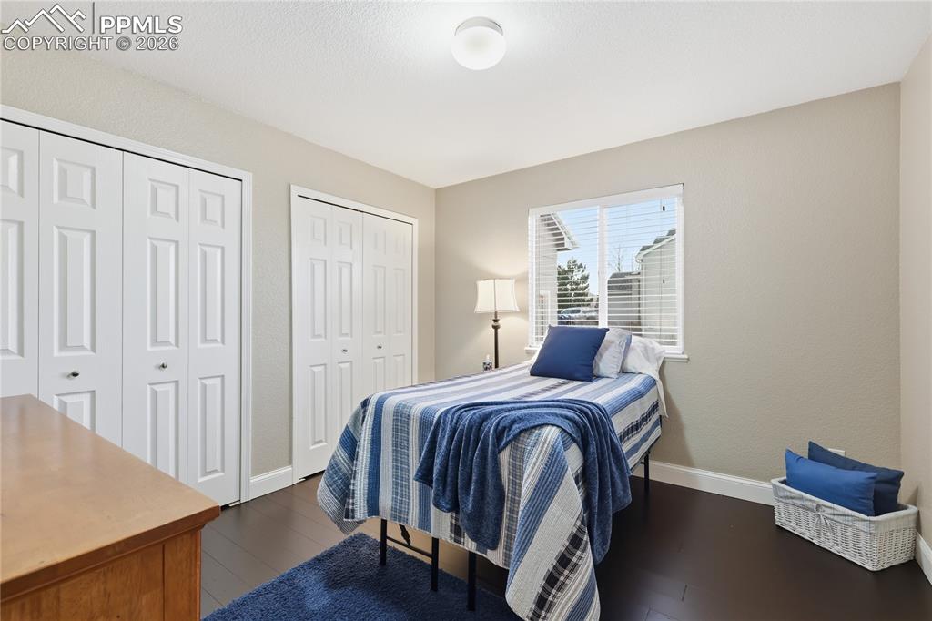 Image 26 of 36: Bedroom