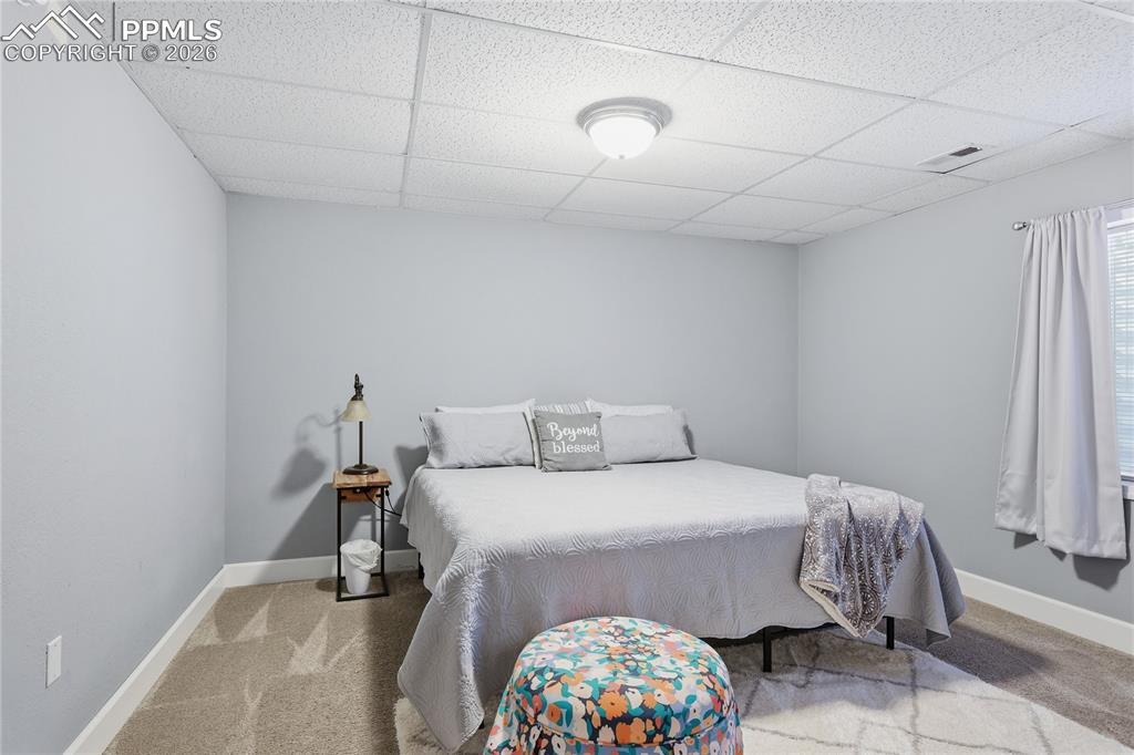 Image 32 of 36: Bedroom