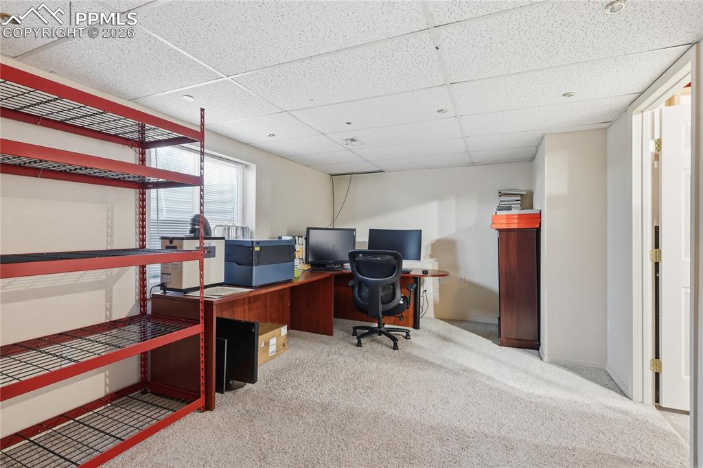 Image 33 of 36: Office