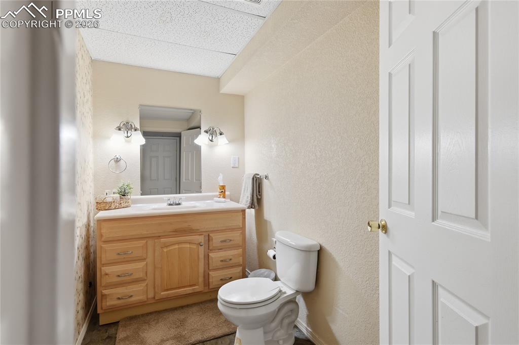 Image 36 of 36: Bathroom