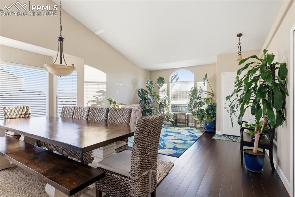 Image 9 of 36: Dining Area