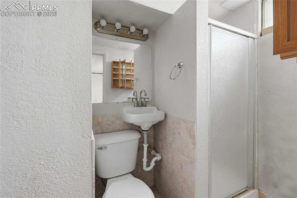 Image 18 of 25: Bath basement