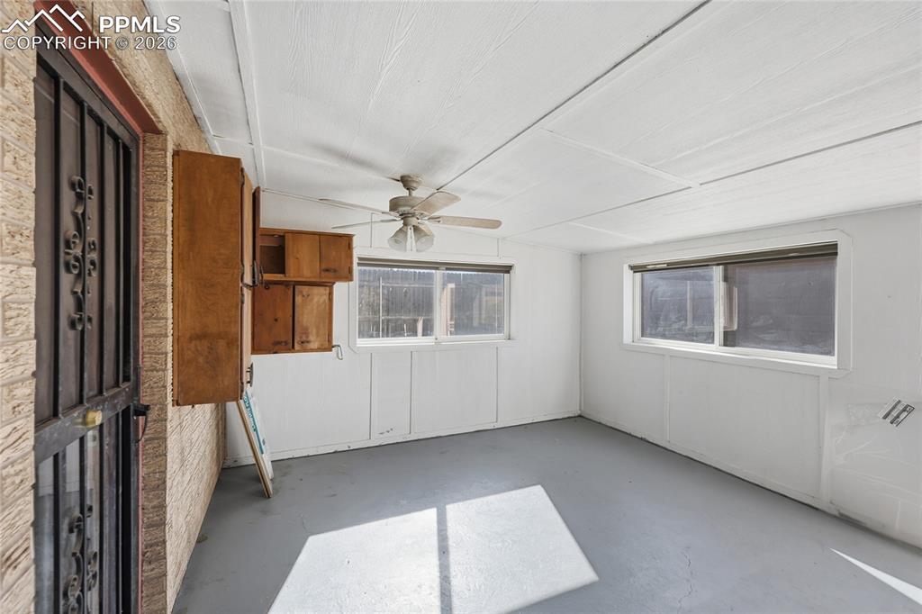 Image 19 of 25: Sun Room