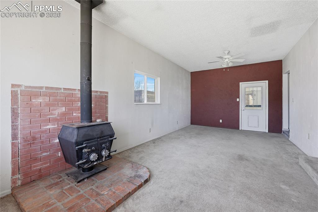 Image 7 of 25: Living Room