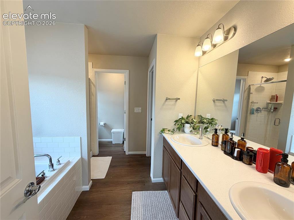 Image 15 of 27: Bathroom