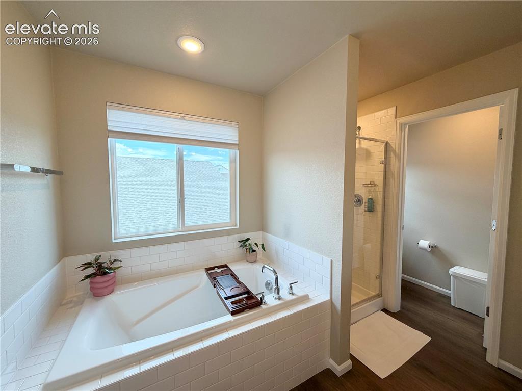Image 16 of 27: Bathroom