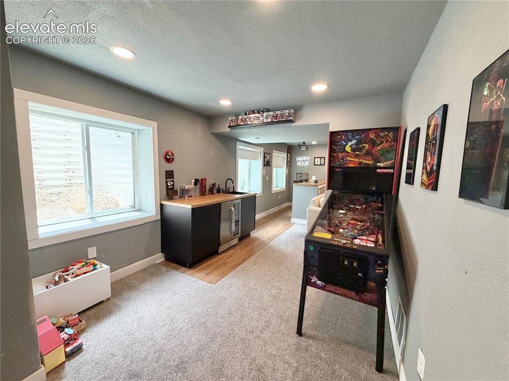 Image 22 of 27: basement/wet bar