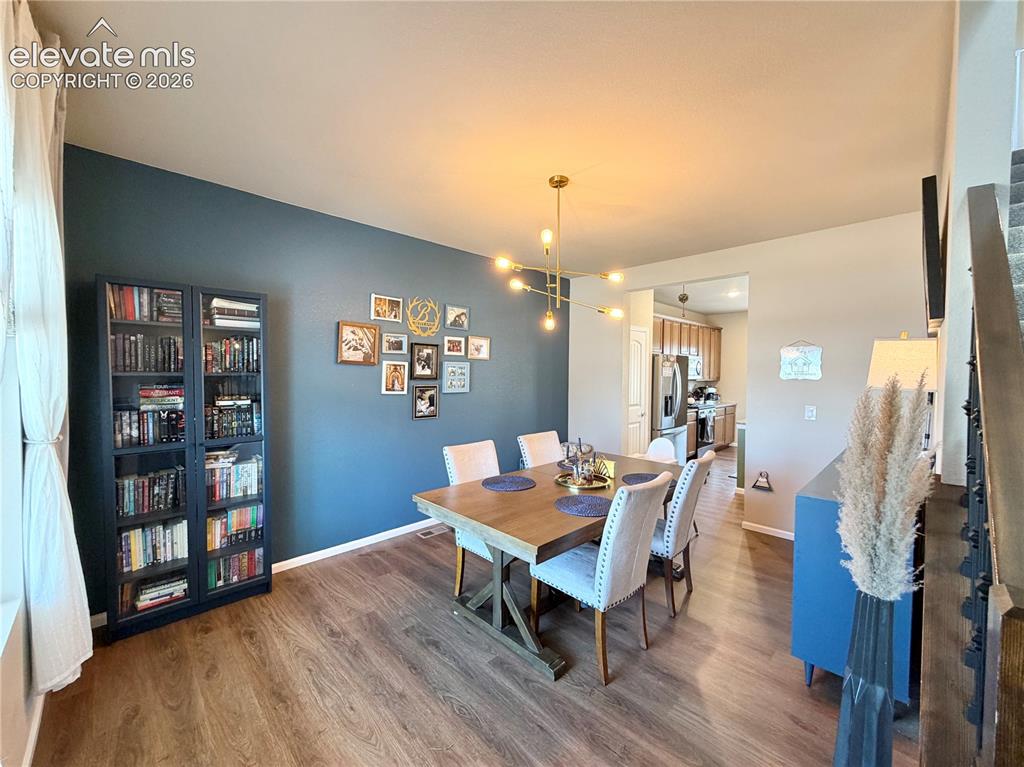 Image 4 of 27: Dining Area
