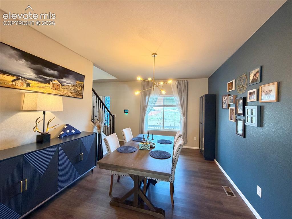 Image 5 of 27: Dining Area