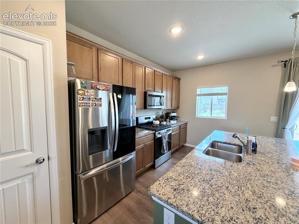 Image 8 of 27: Kitchen