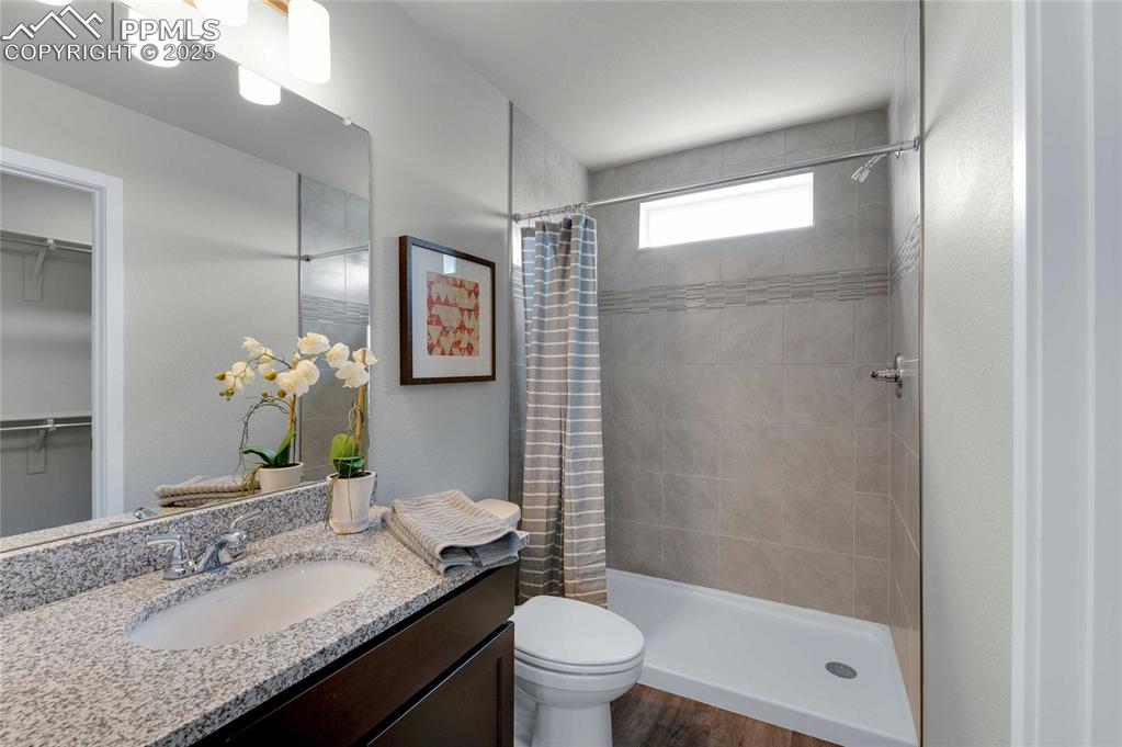 Image 22 of 27: Photos of model home