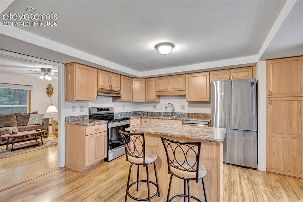 Image 12 of 44: Kitchen