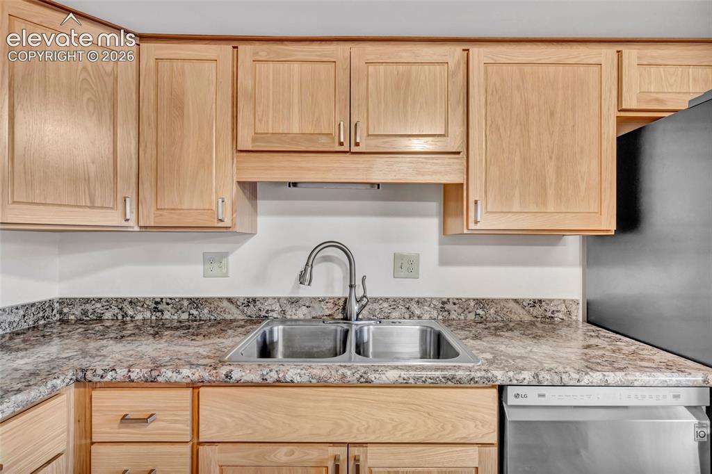 Image 15 of 44: Kitchen