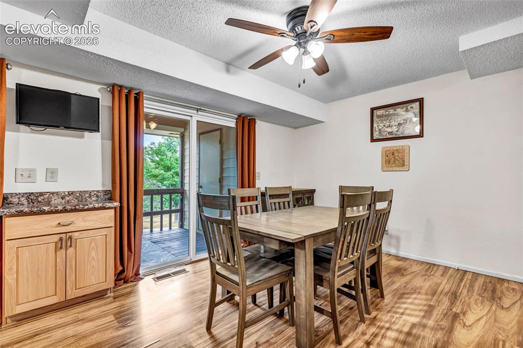 Image 18 of 44: Dining Area