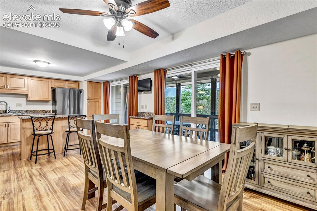 Image 19 of 44: Dining Area