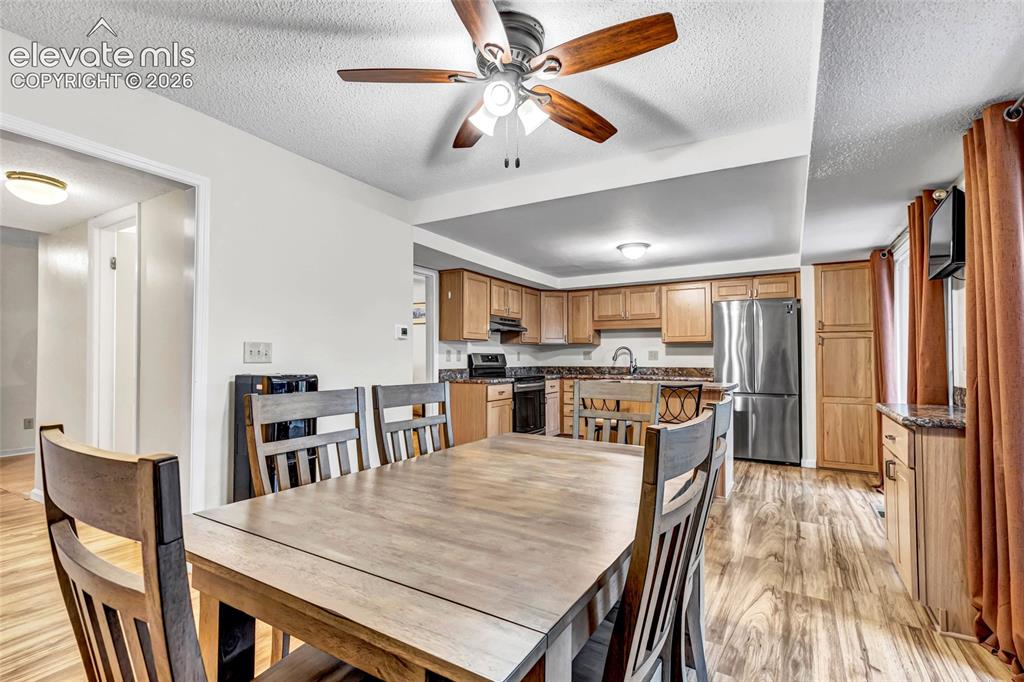 Image 20 of 44: Dining Area