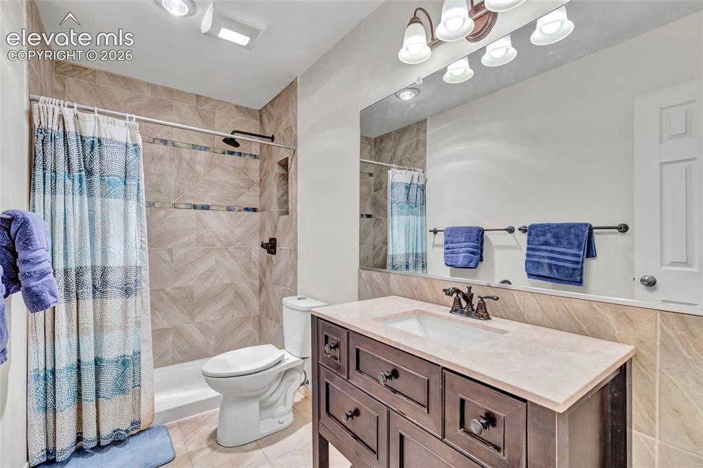 Image 27 of 44: Master Bathroom