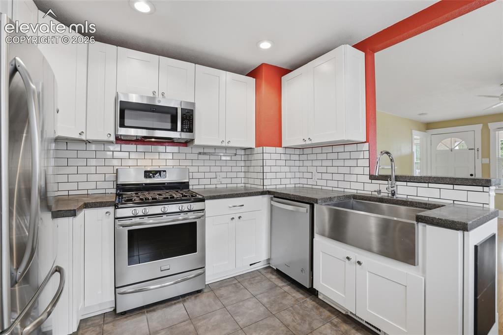 Image 18 of 37: Kitchen