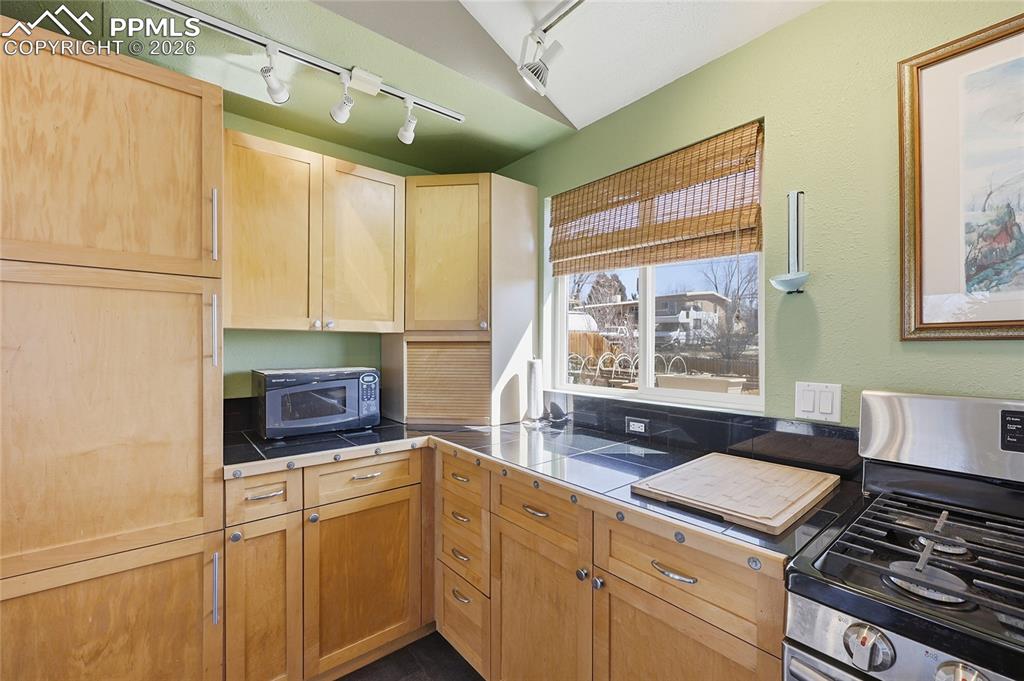 Image 11 of 47: Kitchen