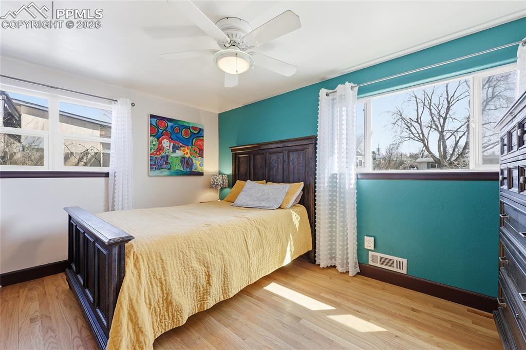 Image 15 of 47: Bedroom