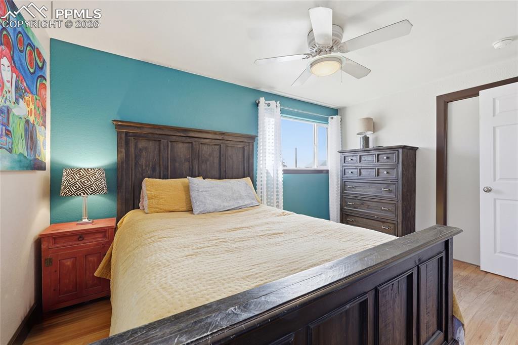 Image 16 of 47: Bedroom