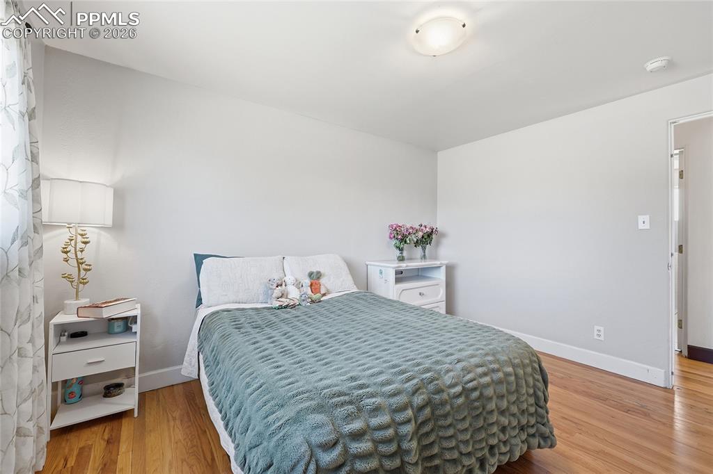 Image 19 of 47: Bedroom