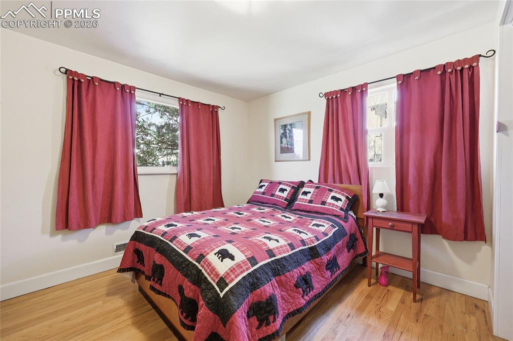 Image 20 of 47: Bedroom