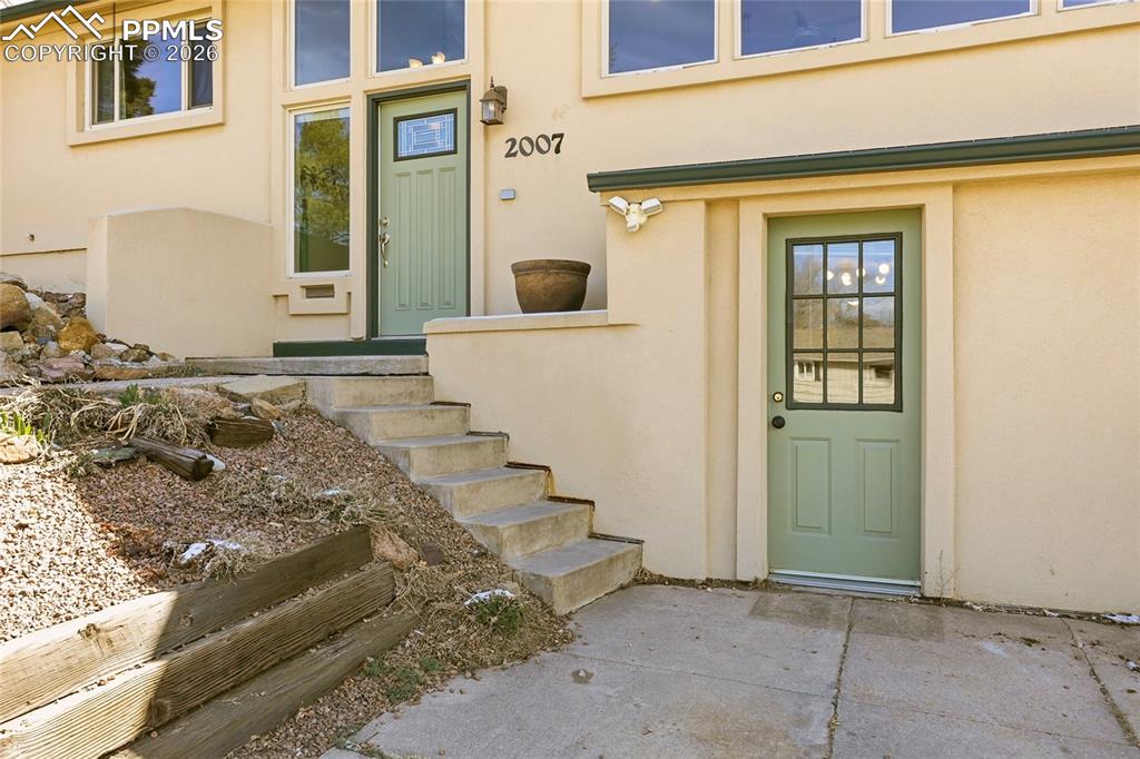 Image 26 of 47: Entry